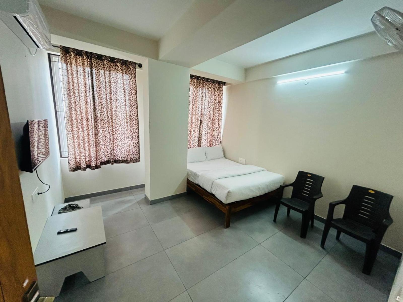 Lavish Bg-lodge Hotel Bangalore