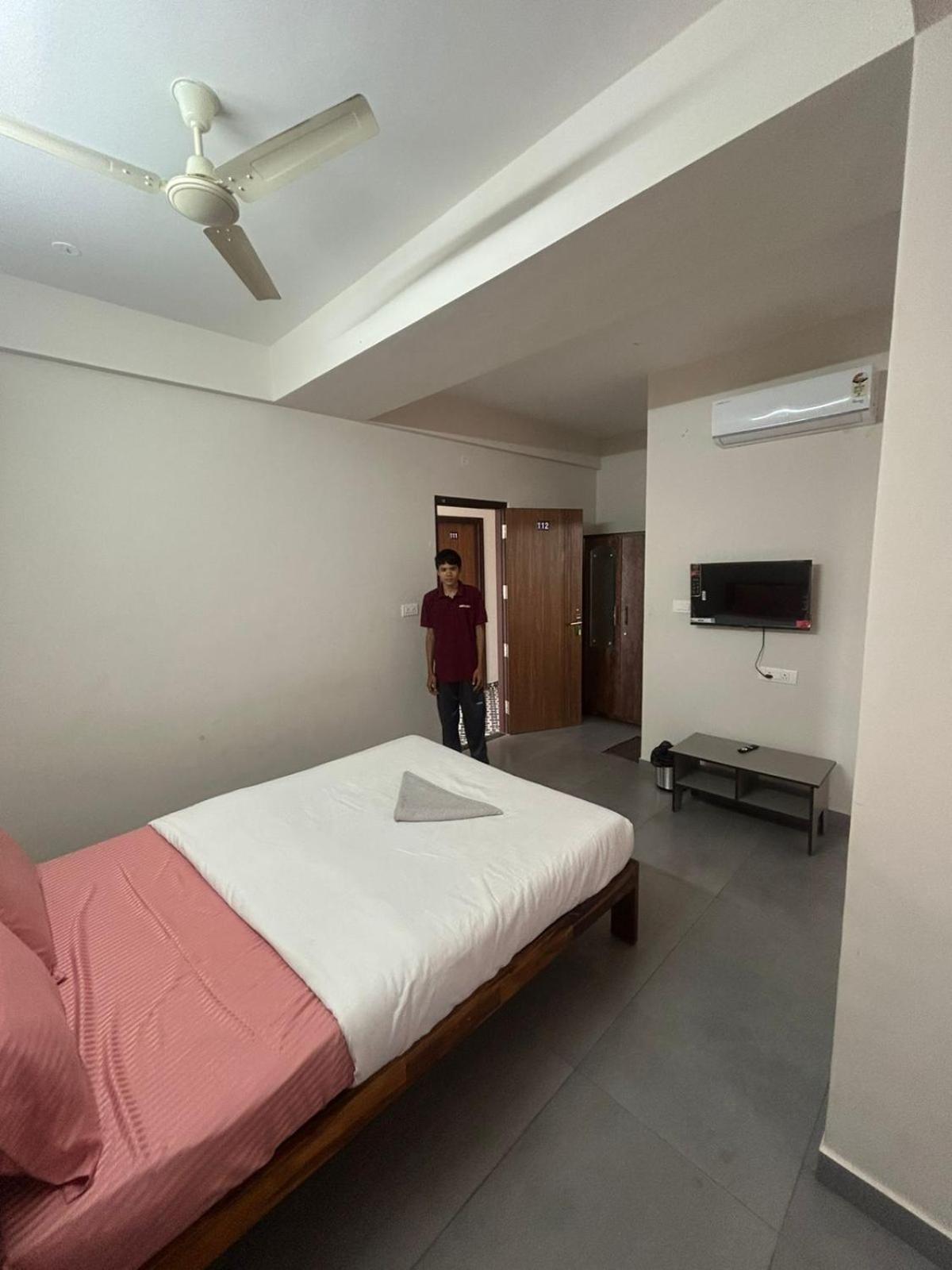 Lavish Bg-lodge Hotel Bangalore