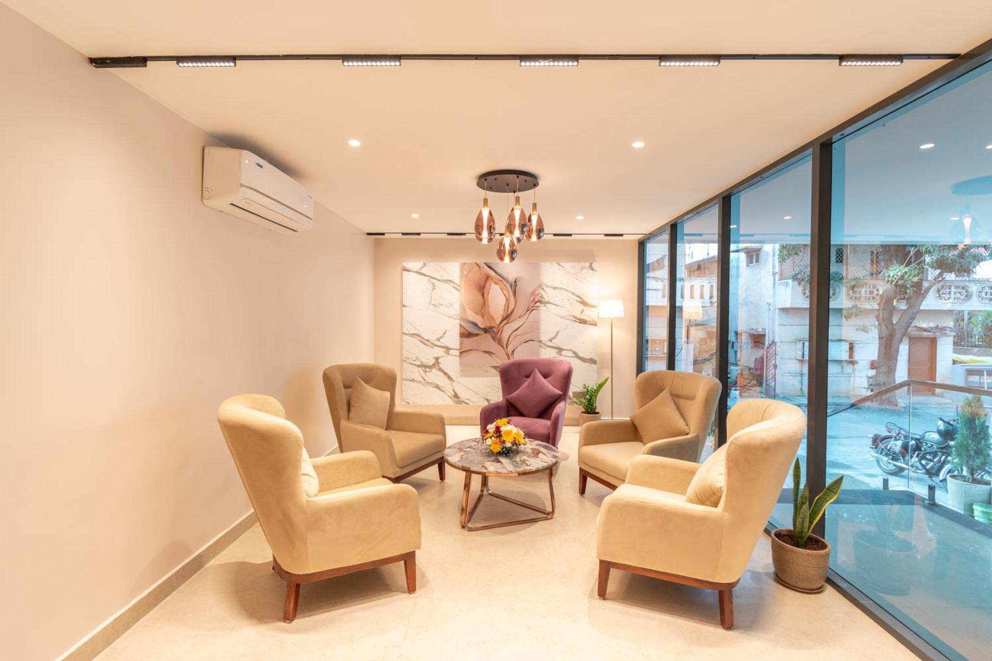 Tgi Livancia The Sojourn Hotel 3*