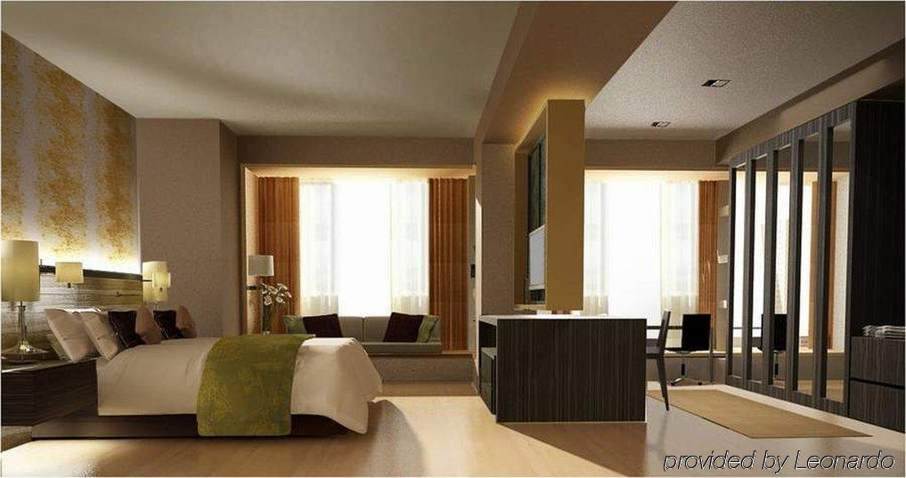Davanam Sarovar Portico Hotel