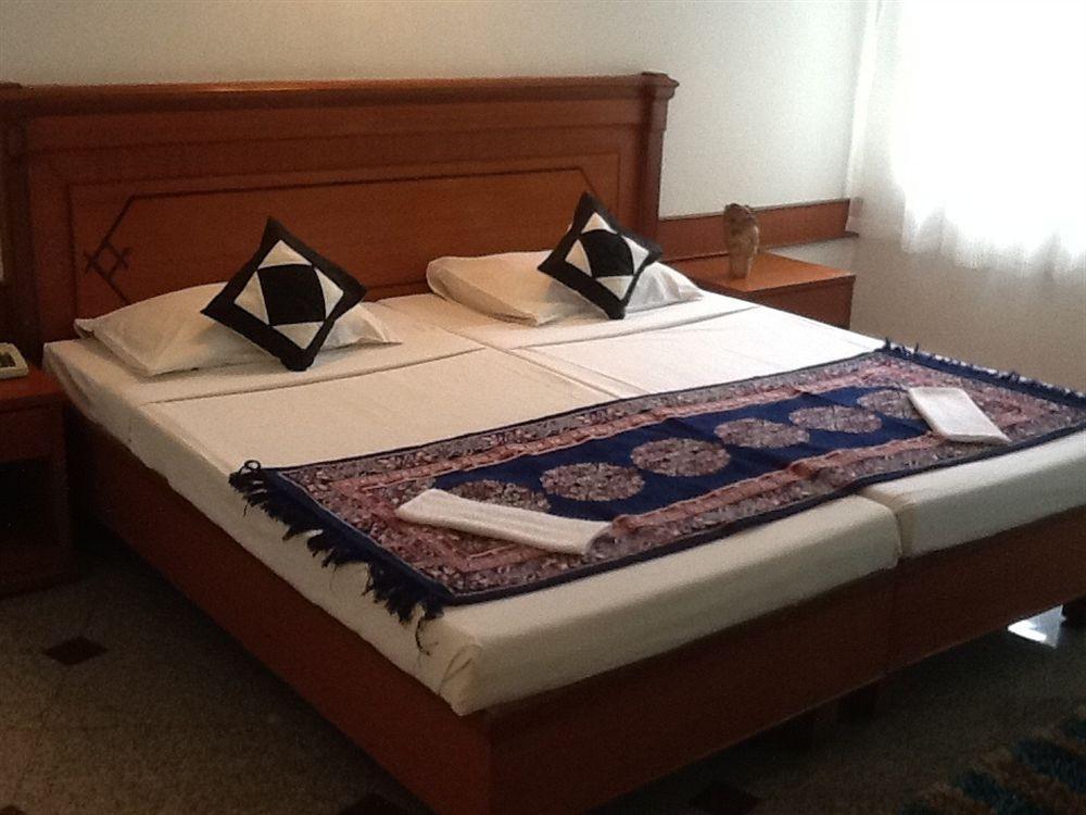 Kanishka Phg Hotel
