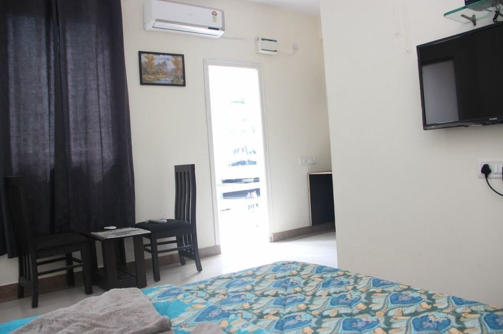 Treebo Trip Hotel Palm Emirates 3*