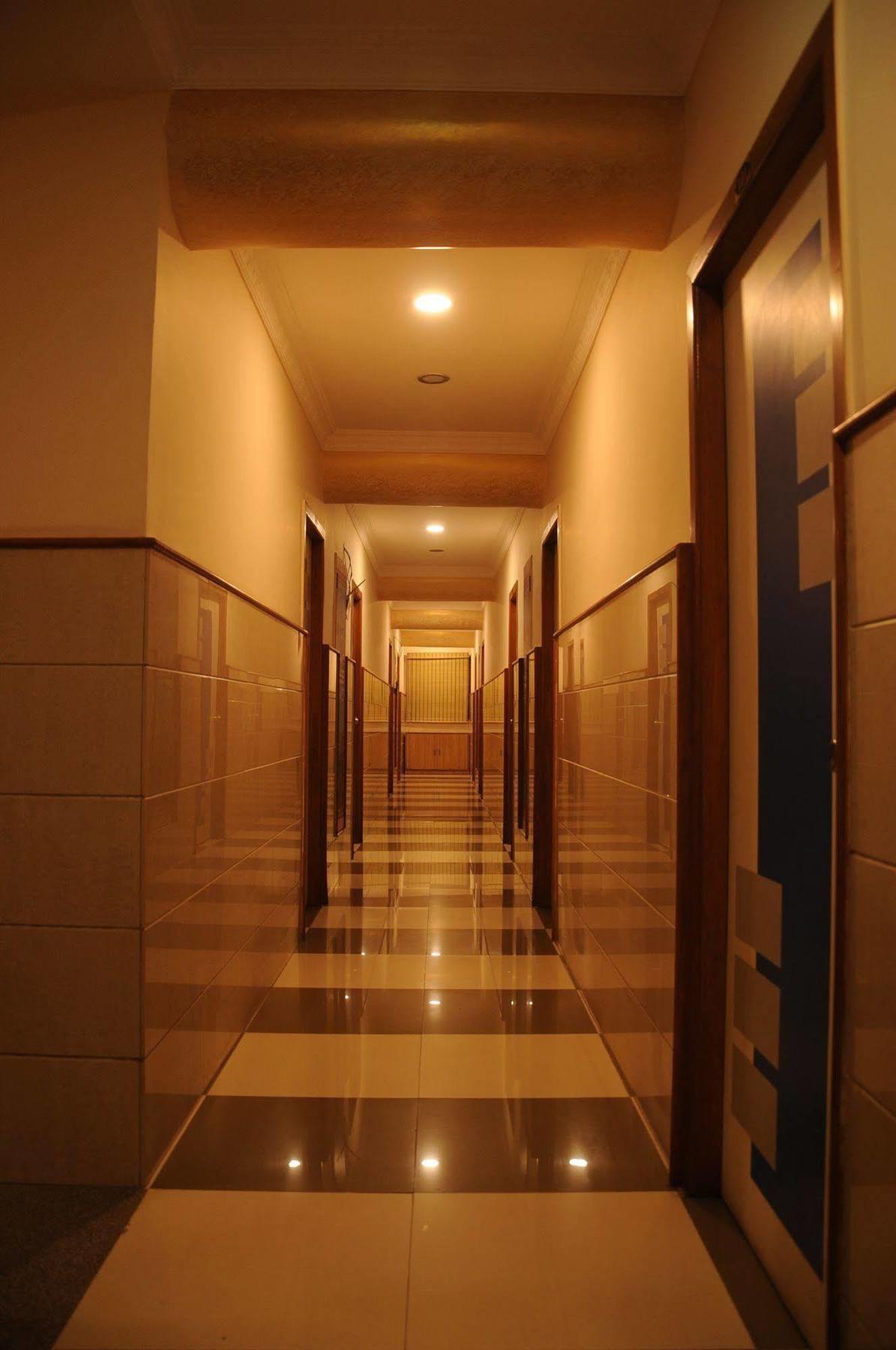 Hotel Oyo 9633 Srinidhi Residency