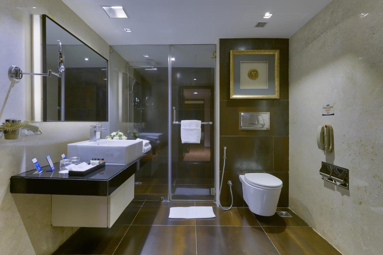 Hotel Davanam Sarovar Portico Bangalore