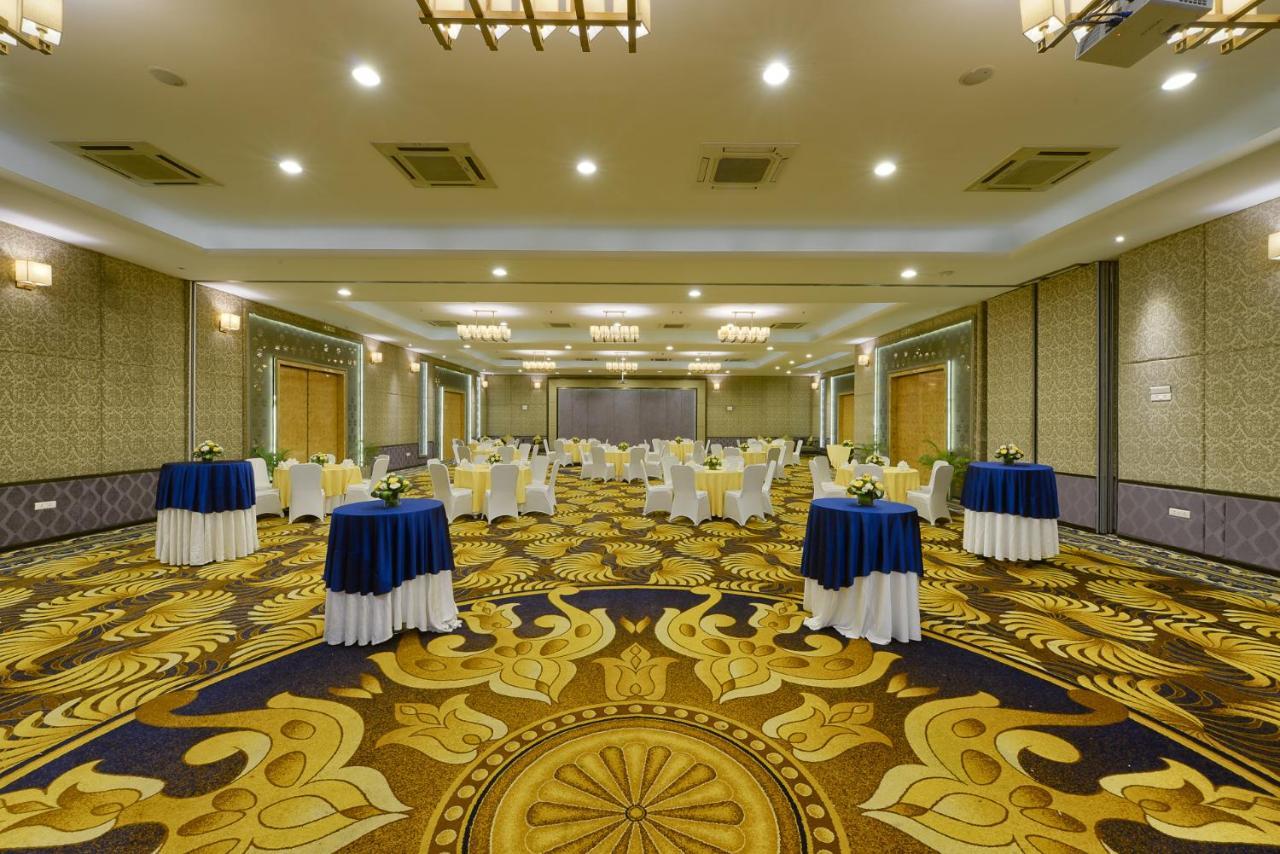 Davanam Sarovar Portico Hotel 4*