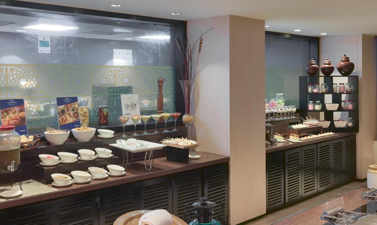 Hotel Davanam Sarovar Portico 4*