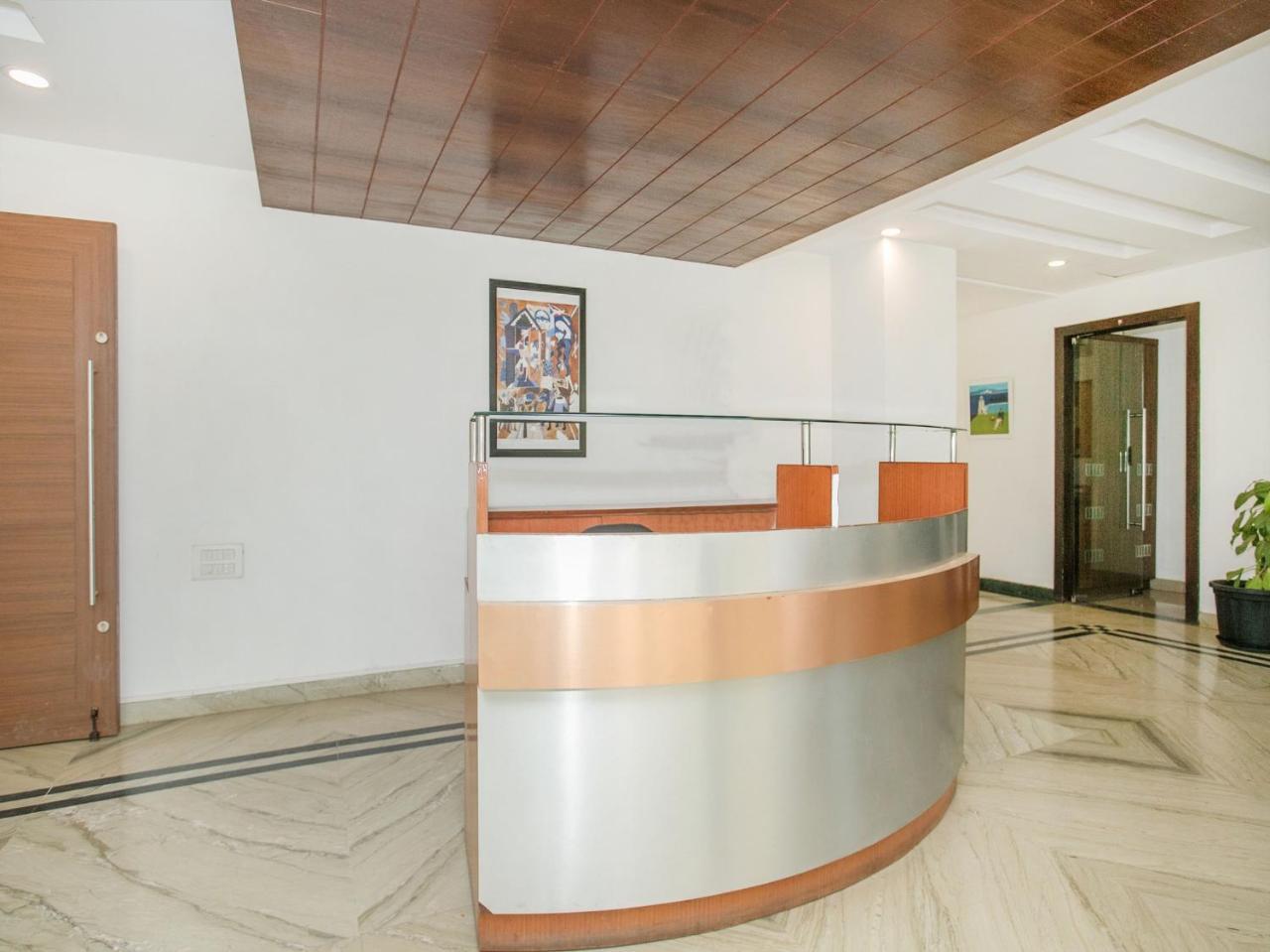 Hotel Oyo 1350 Hotel Sherwood Suites-2 3*