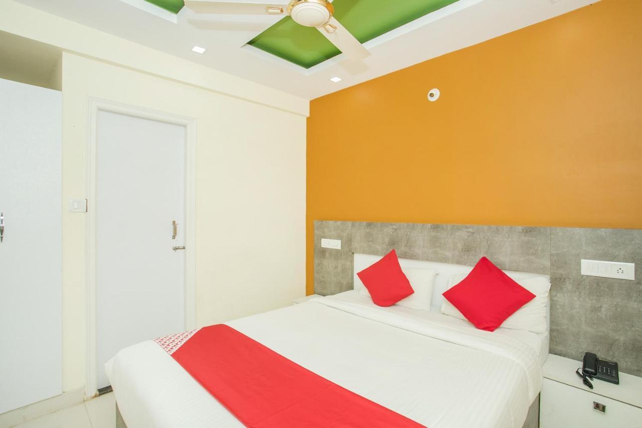 Hotel Oyo 9438 Near Forum Mall 3*