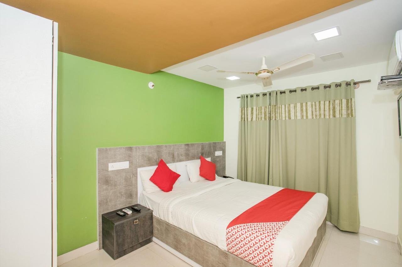 Oyo 9438 Near Forum Mall Hotel 3*