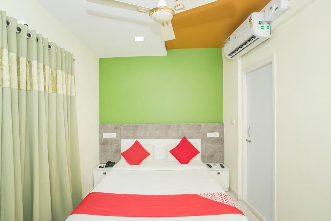 Oyo 9438 Near Forum Mall Hotel 3*
