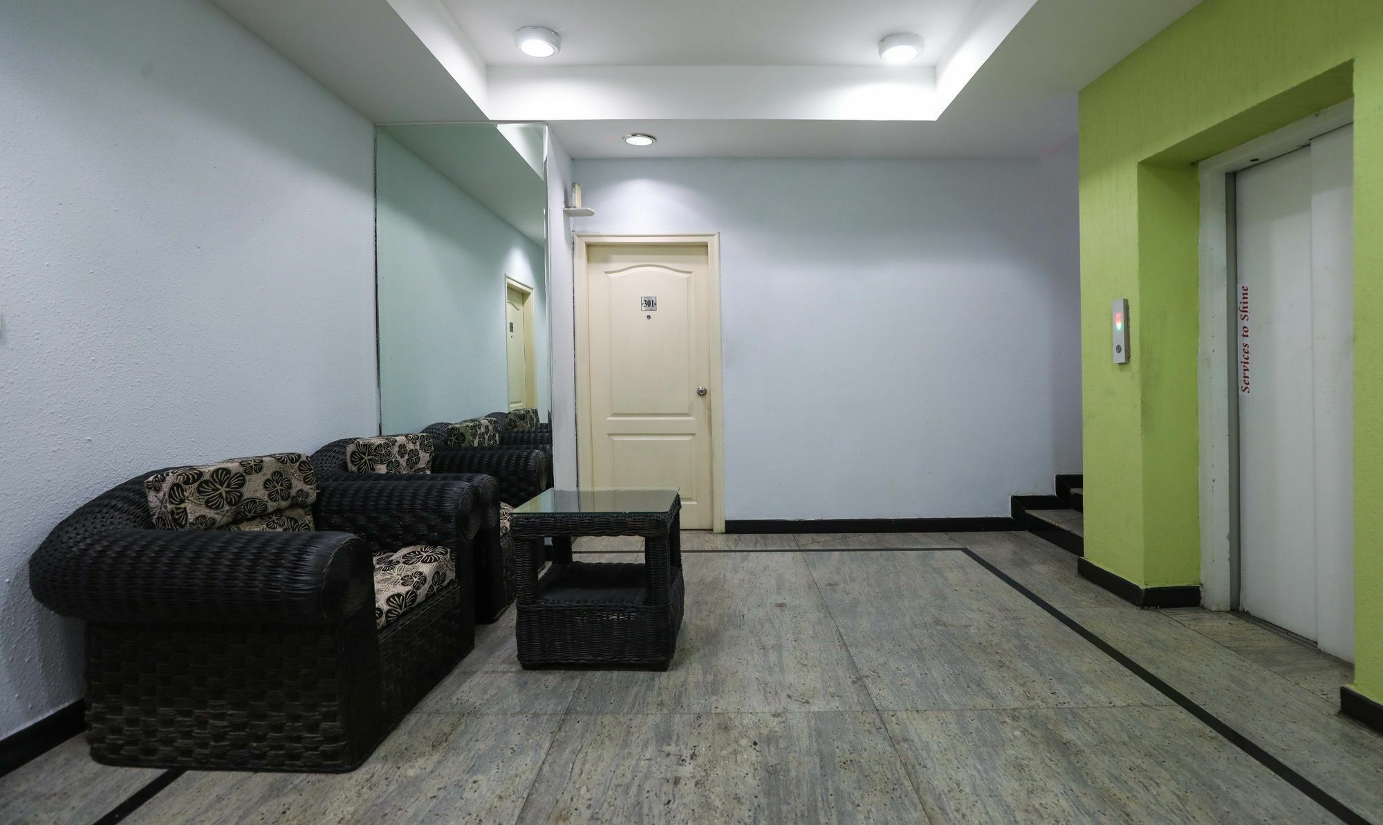 Hotel Treebo Trend White Mg