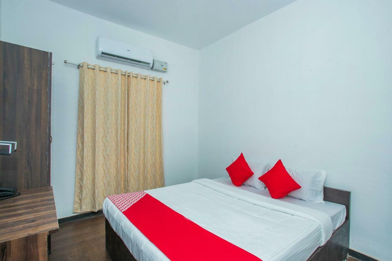 Oyo 13934 Shri Krishna Hometel Hotel 3*