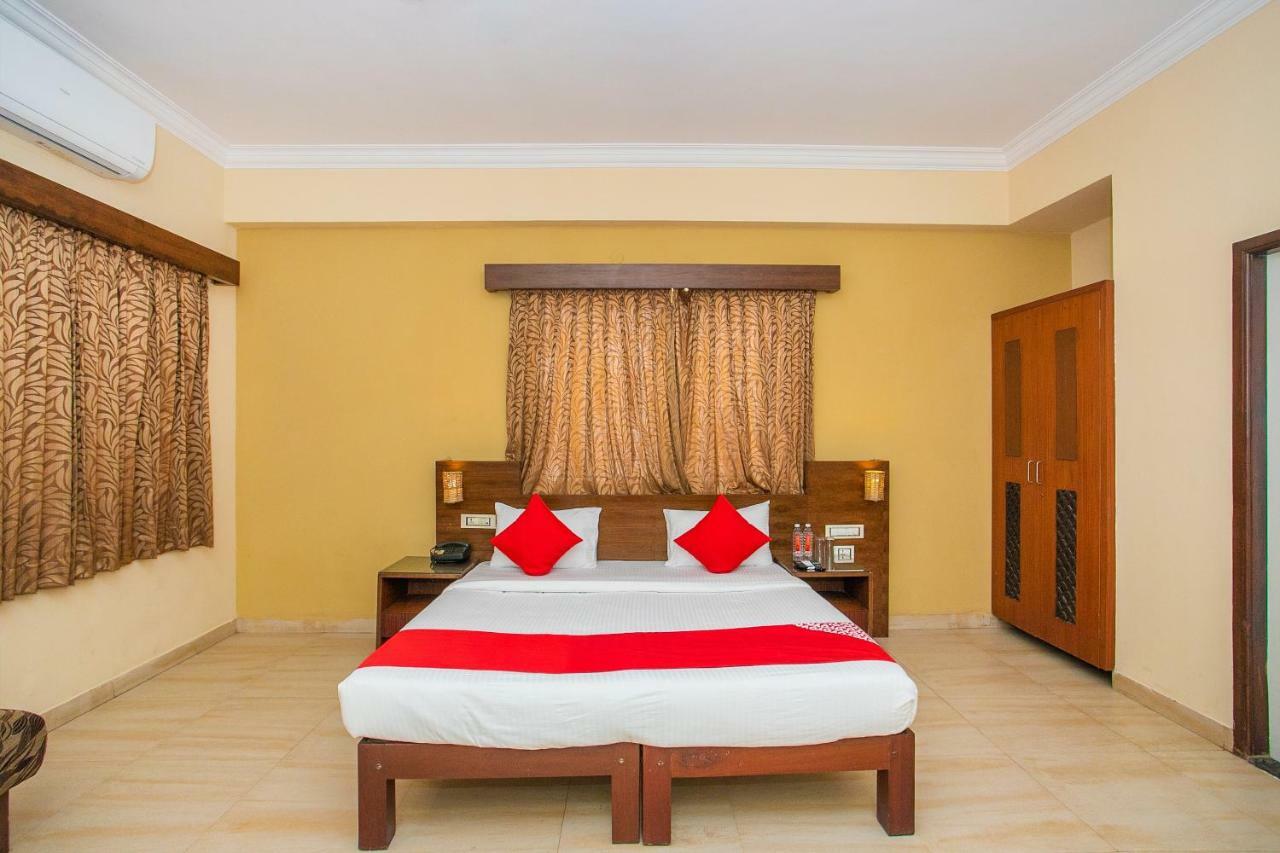 Oyo Flagship 15777 Janpath F St Hotel 3*
