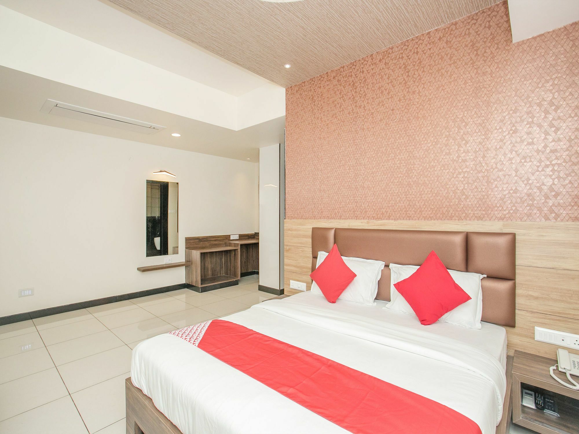 Capital O 15403 Krishna Vaibhava 3* Bangalore