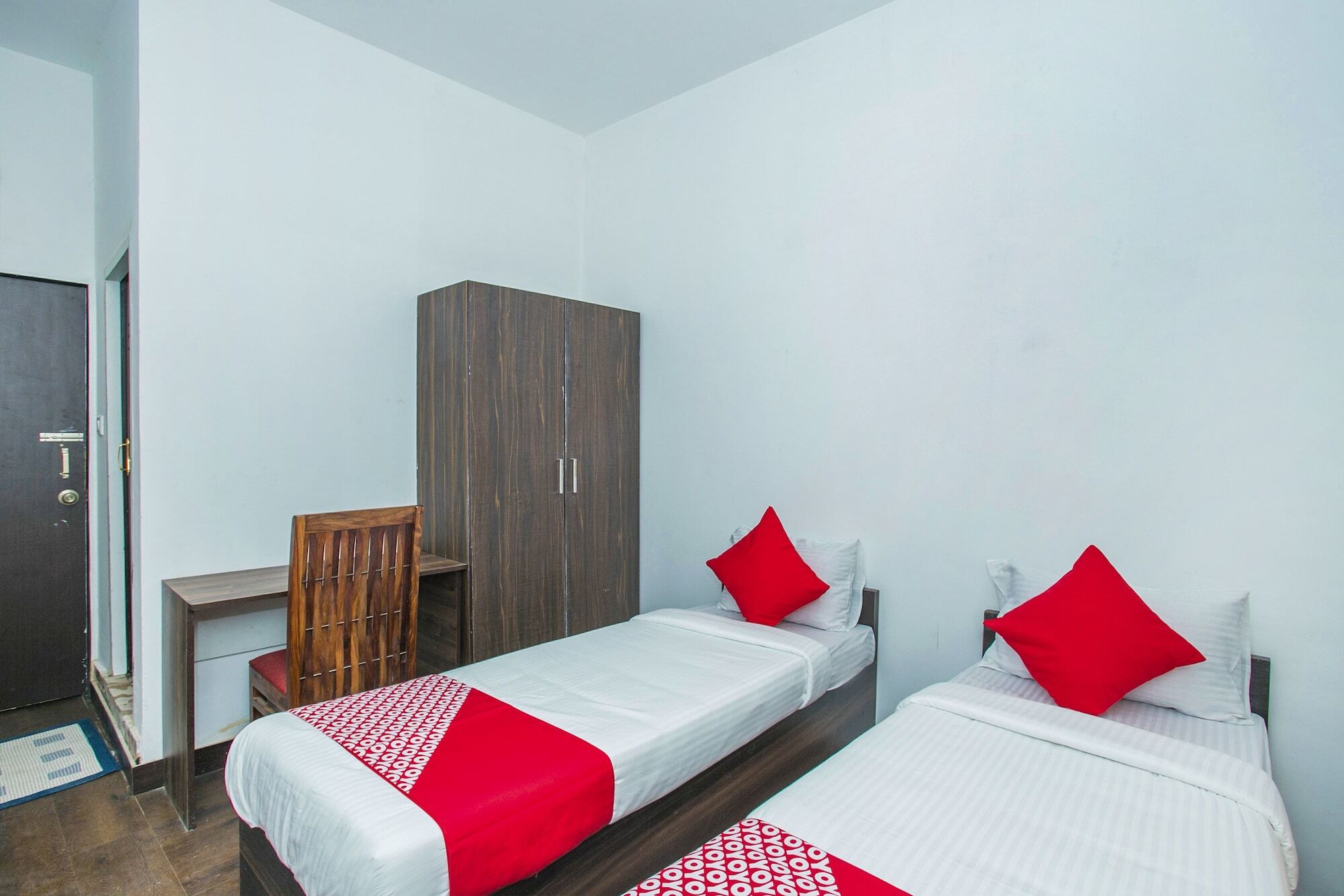 Oyo 13934 Shri Krishna Hometel Hotel