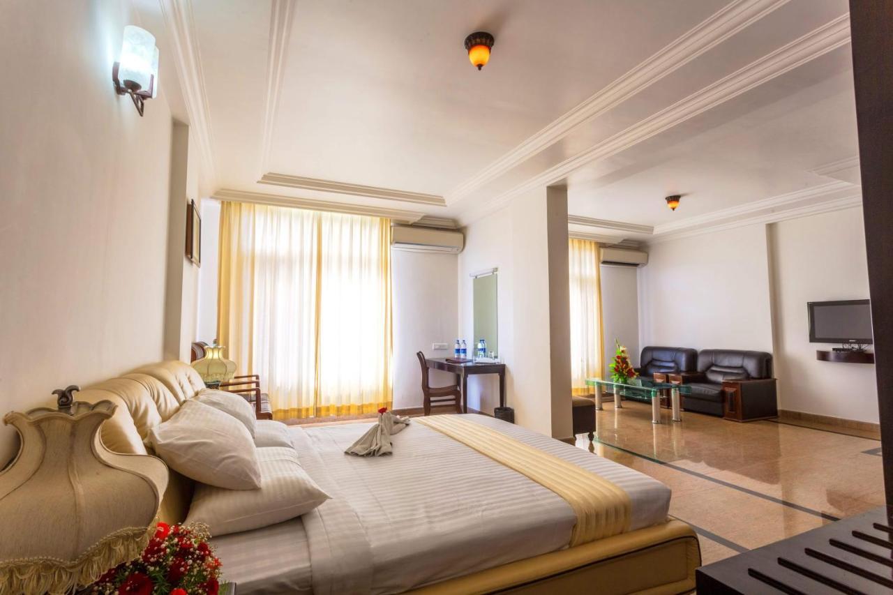 Hotel Kr & Convention Centre Bangalore