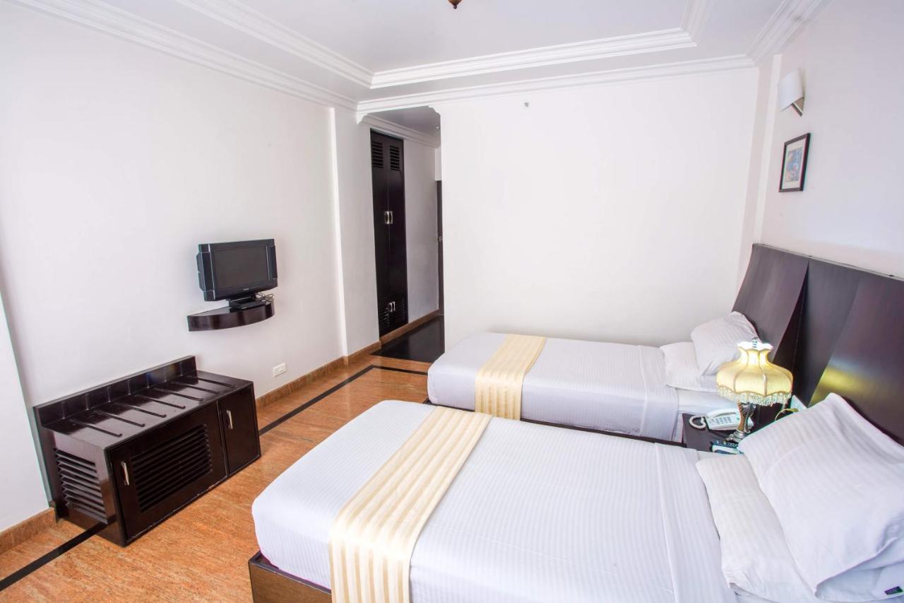 Hotel Kr & Convention Centre 3*