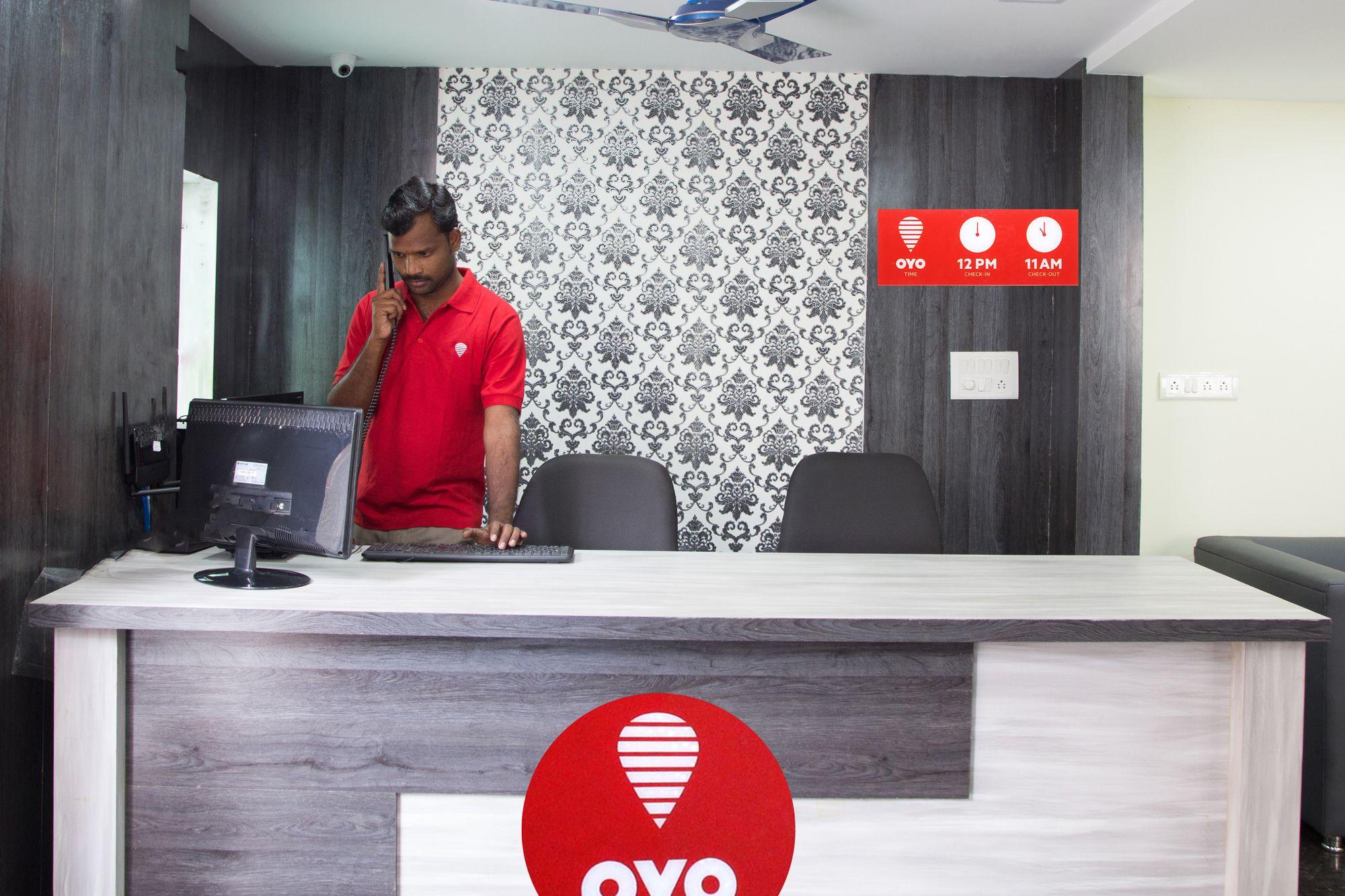Oyo 9438 Near Forum Mall Hotel 3*