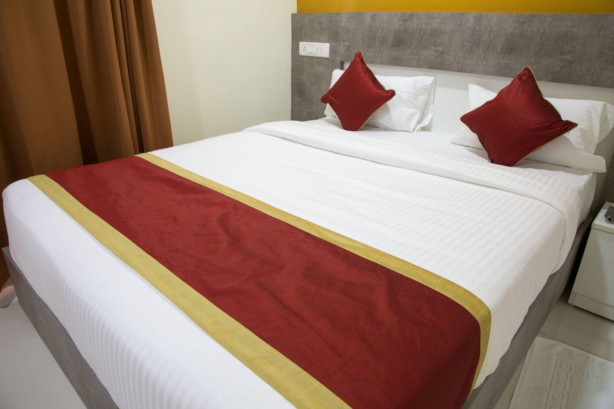 Hotel Oyo 9438 Near Forum Mall 3*